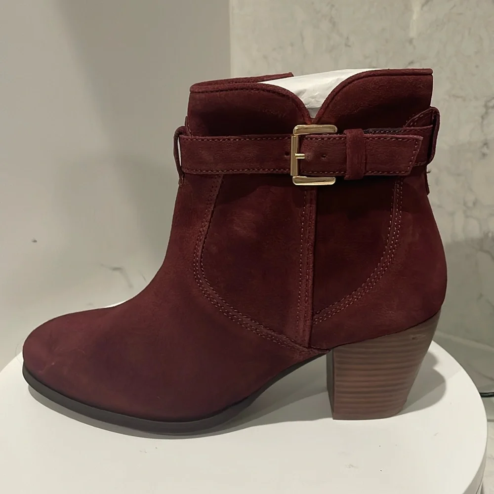 New! DIBA Sleek Suede Leather Bootie in Burgundy Sz 7.5 $159‎